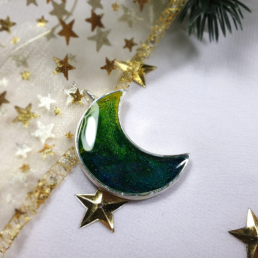 Wisiorek zielony księżyc „Wszechświaty XLIV”