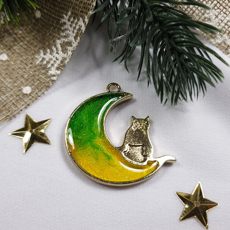 Wisiorek zielony księżyc z kotem - Koci Raj - Smocze Skarby