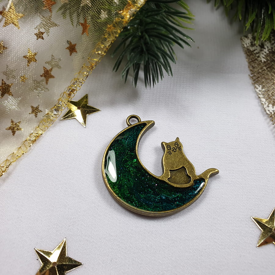 Wisiorek zielony księżyc z kotem - Koci Raj - Smocze Skarby