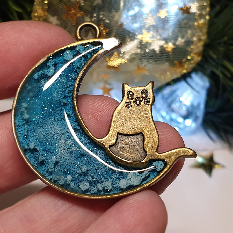 Wisiorek niebieski księżyc z kotem „Koci Raj”