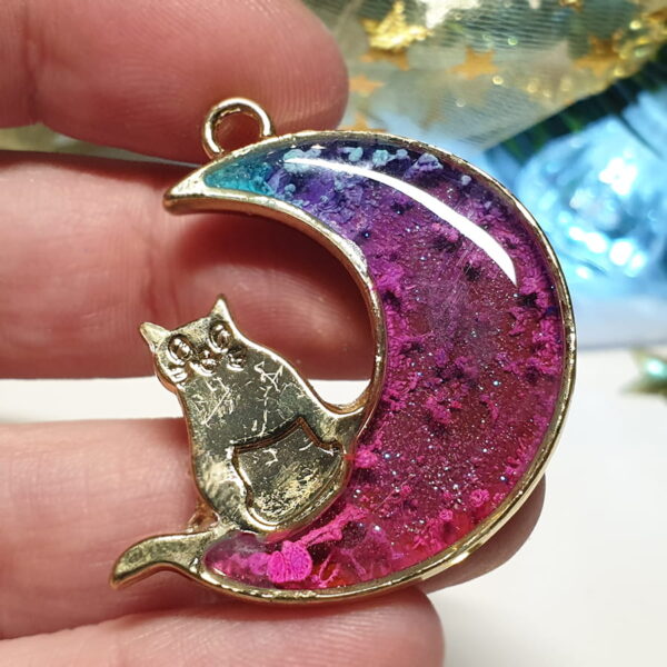 Wisiorek fioletowy księżyc z kotem - Koci Raj - Smocze Skarby