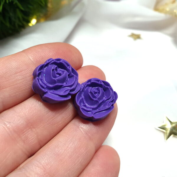 Kolczyki fioletowe z glinki polimerowej, fioletowe różyczki sztyfty, wkrętki - Smocze Skarby