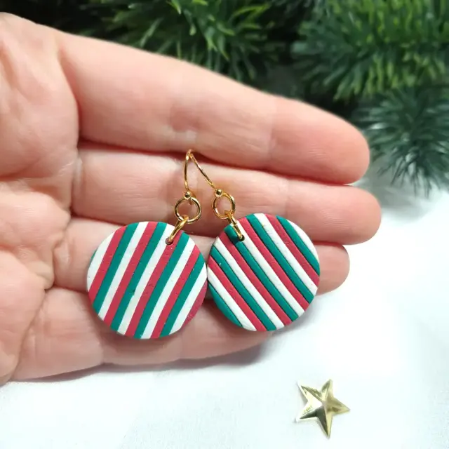 Lekkie kolczyki inspirowane kolorami Bożego Narodzenia - Smocze Skarby